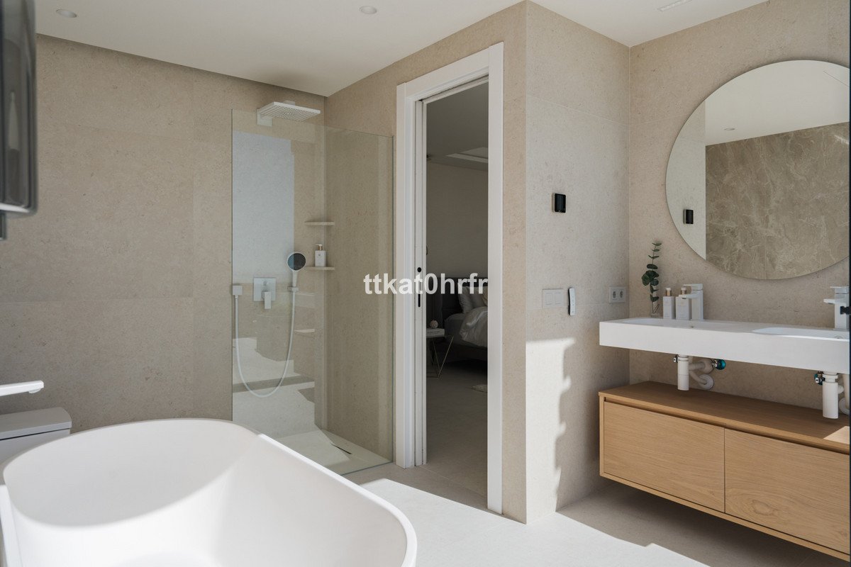 3 Bed Penthouse Duplex in Nueva Andalucía