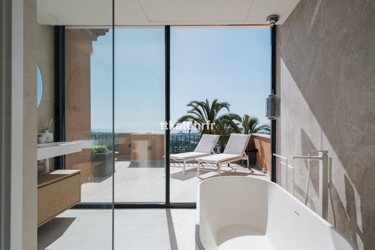 3 Bed Penthouse Duplex in Nueva Andalucía