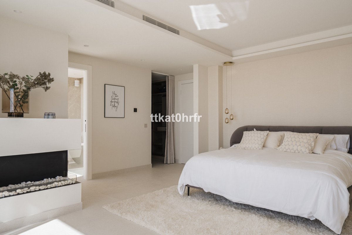 3 Bed Penthouse Duplex in Nueva Andalucía