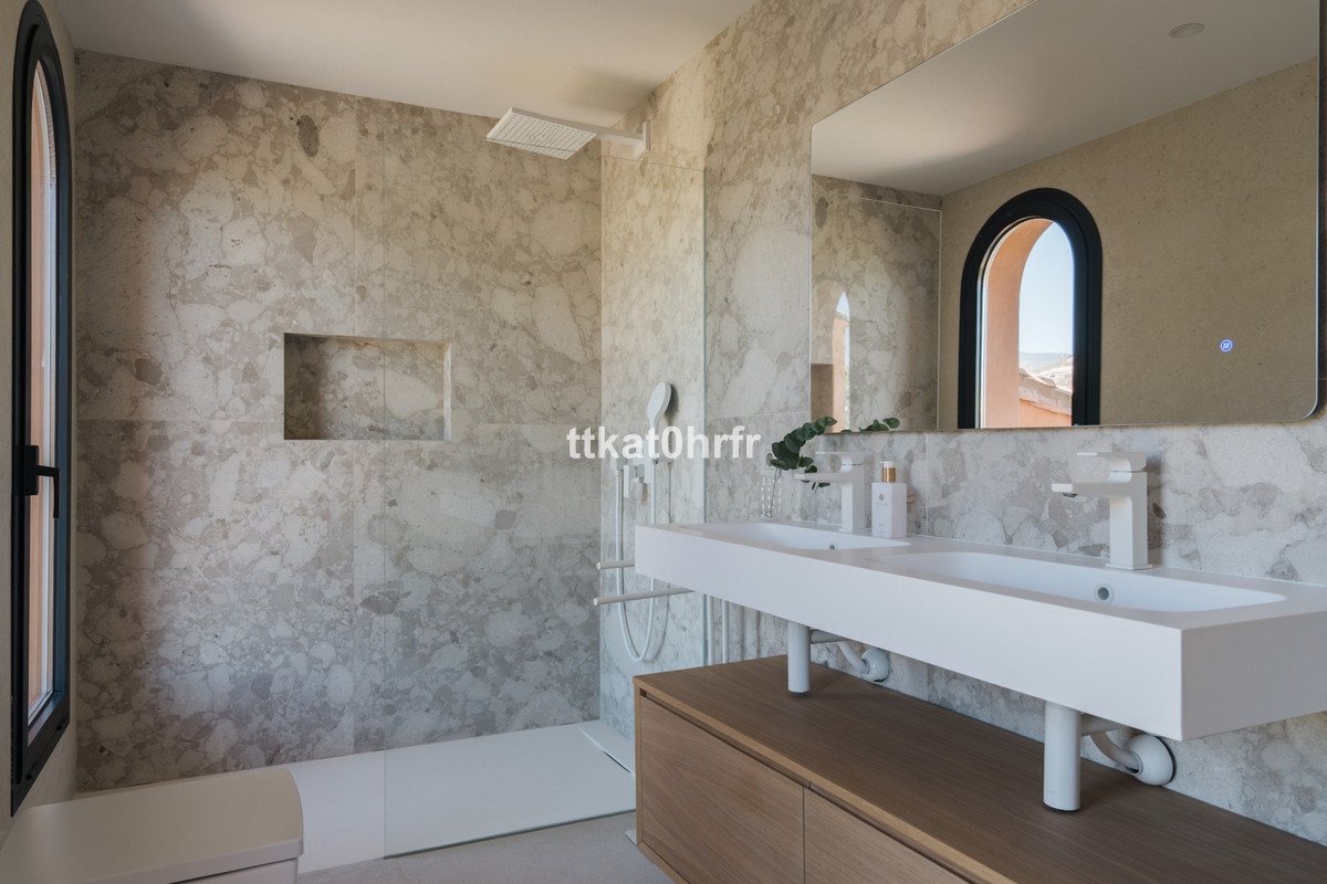 3 Bed Penthouse Duplex in Nueva Andalucía