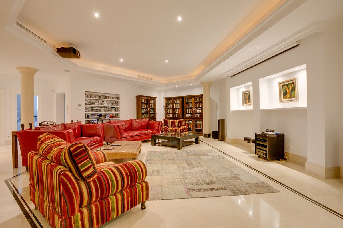 5 Bed Detached Villa in Benahavís
