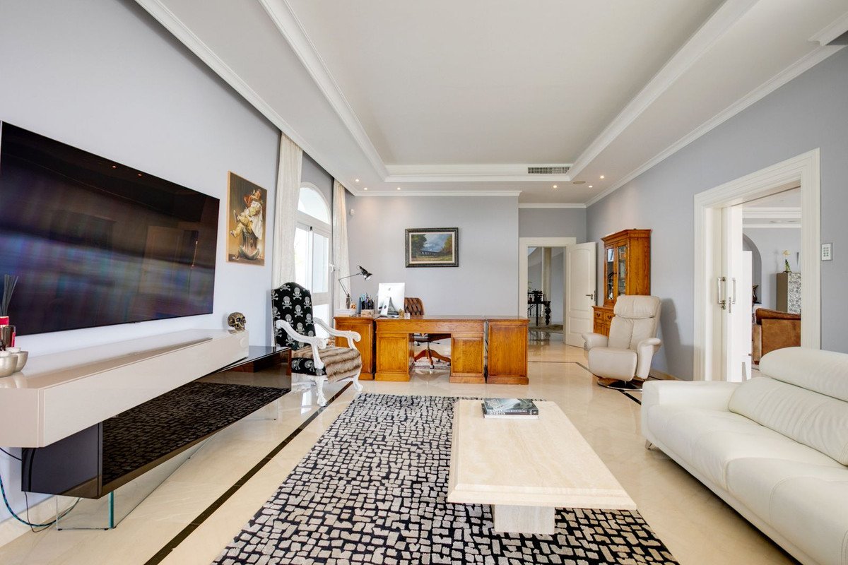 5 Bed Detached Villa in Benahavís
