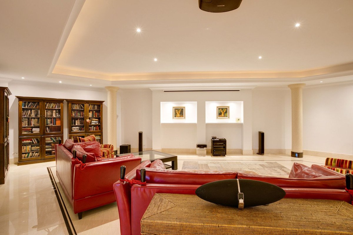 5 Bed Detached Villa in Benahavís