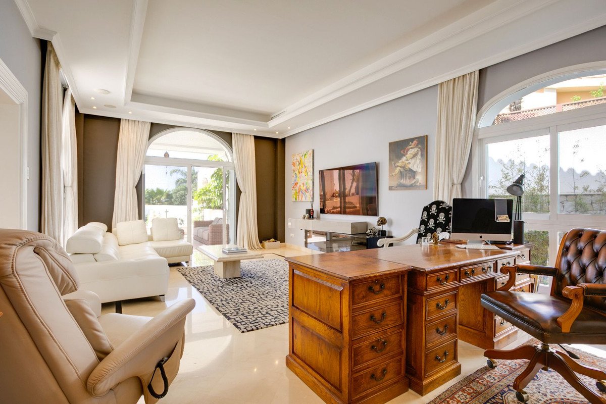 5 Bed Detached Villa in Benahavís