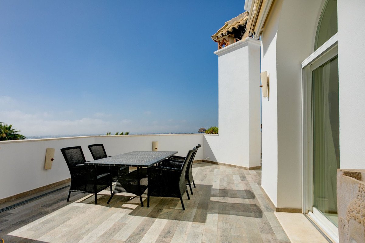 5 Bed Detached Villa in Benahavís