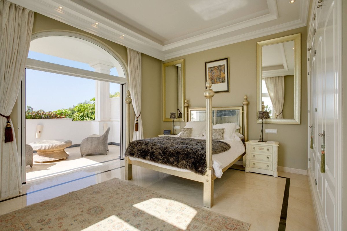 5 Bed Detached Villa in Benahavís