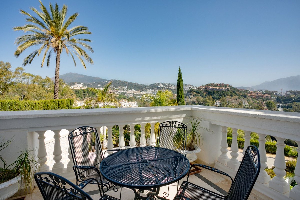 5 Bed Detached Villa in Benahavís