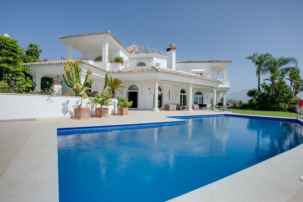 5 Bed Detached Villa in Benahavís