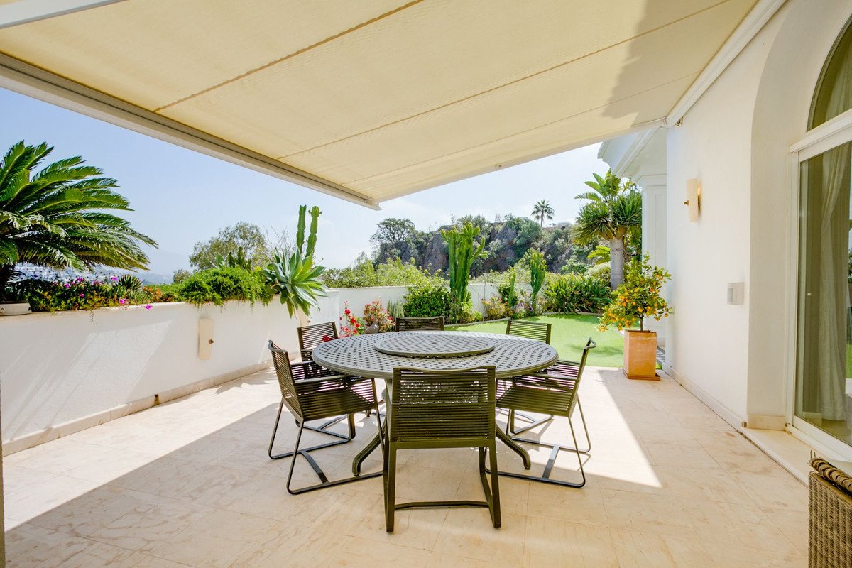 5 Bed Detached Villa in Benahavís