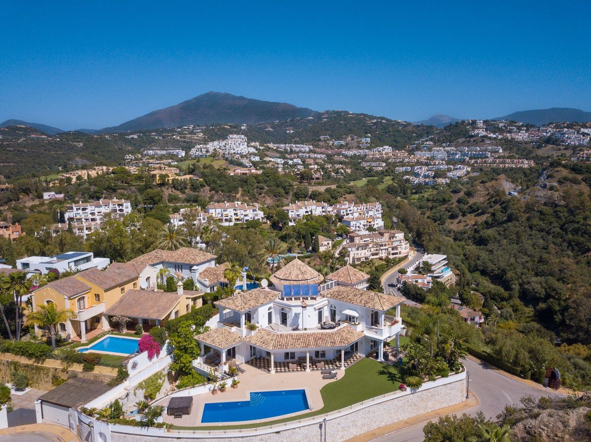 5 Bed Detached Villa in Benahavís