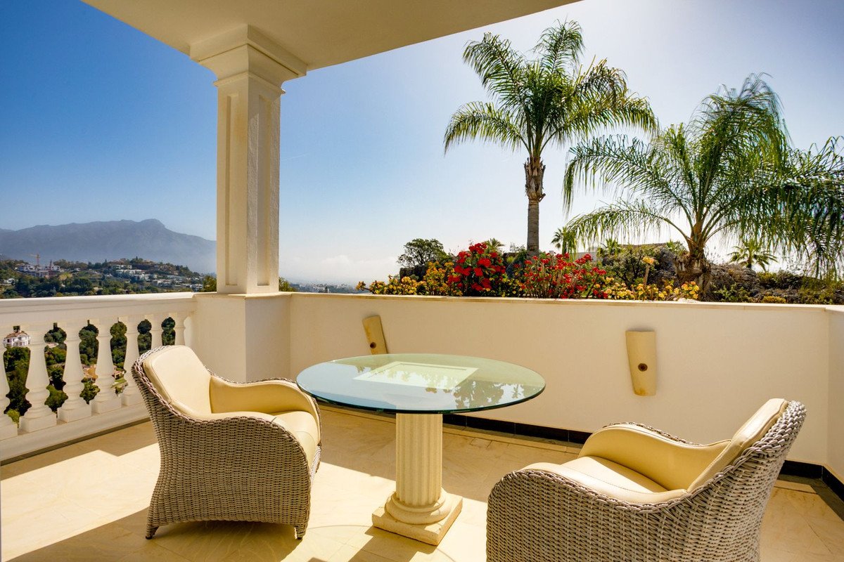 5 Bed Detached Villa in Benahavís