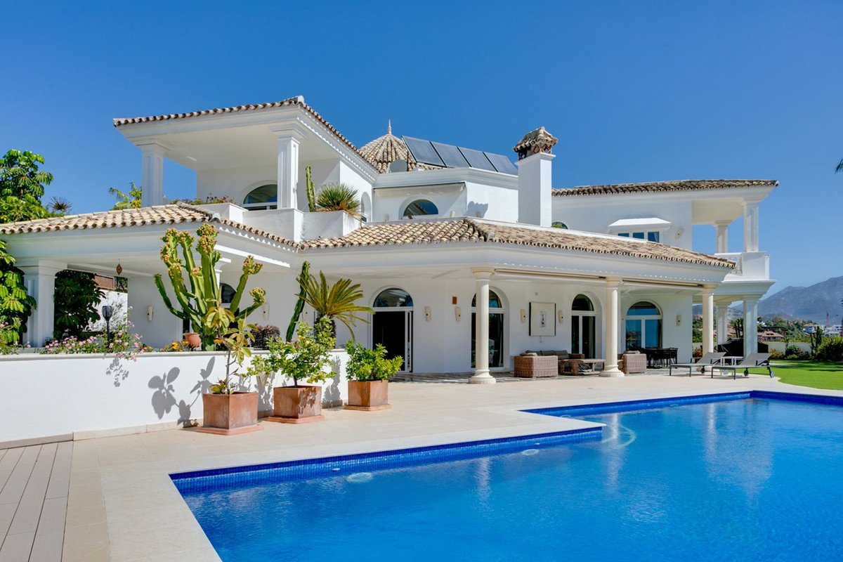 5 Bed Detached Villa in Benahavís