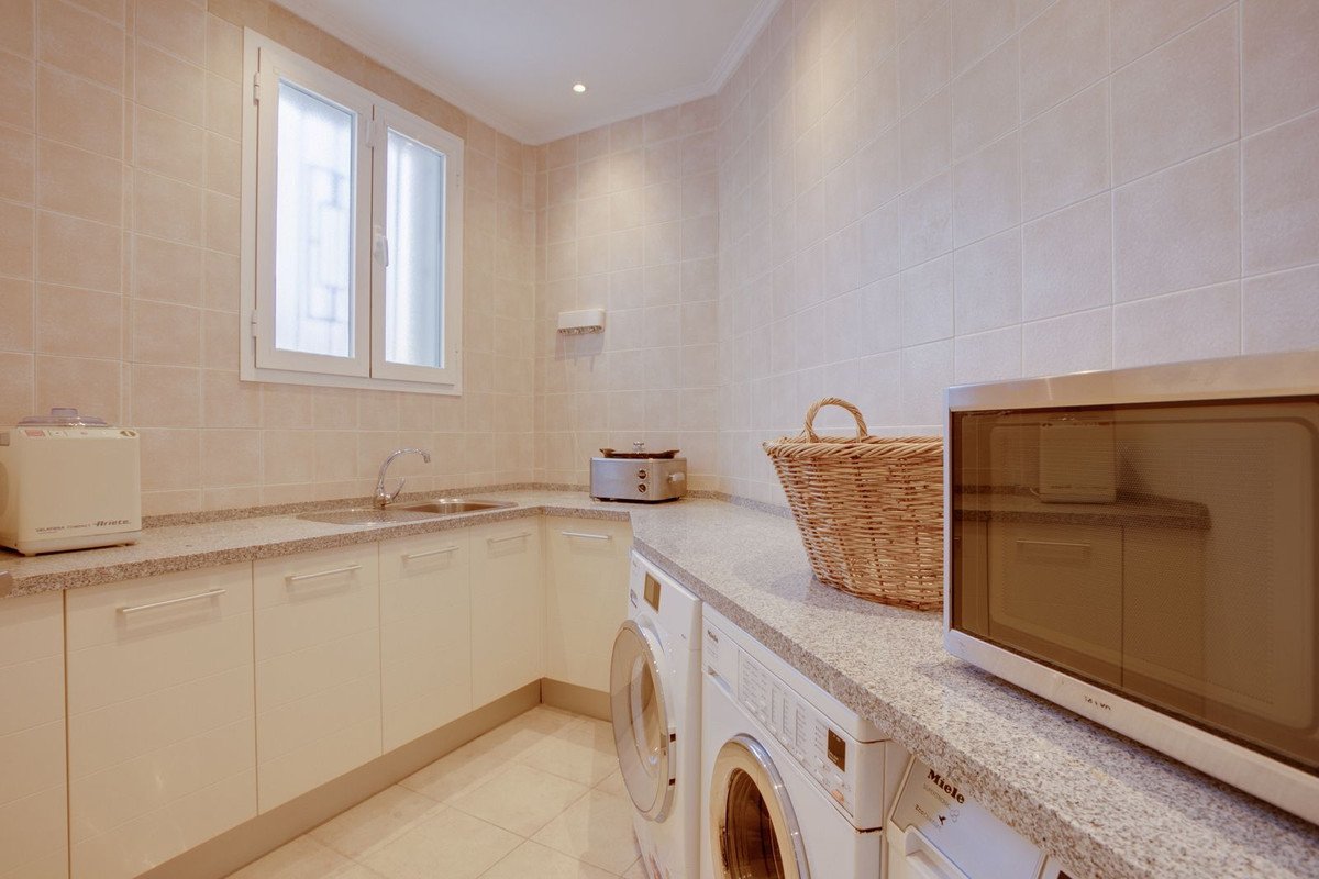 5 Bed Detached Villa in Benahavís
