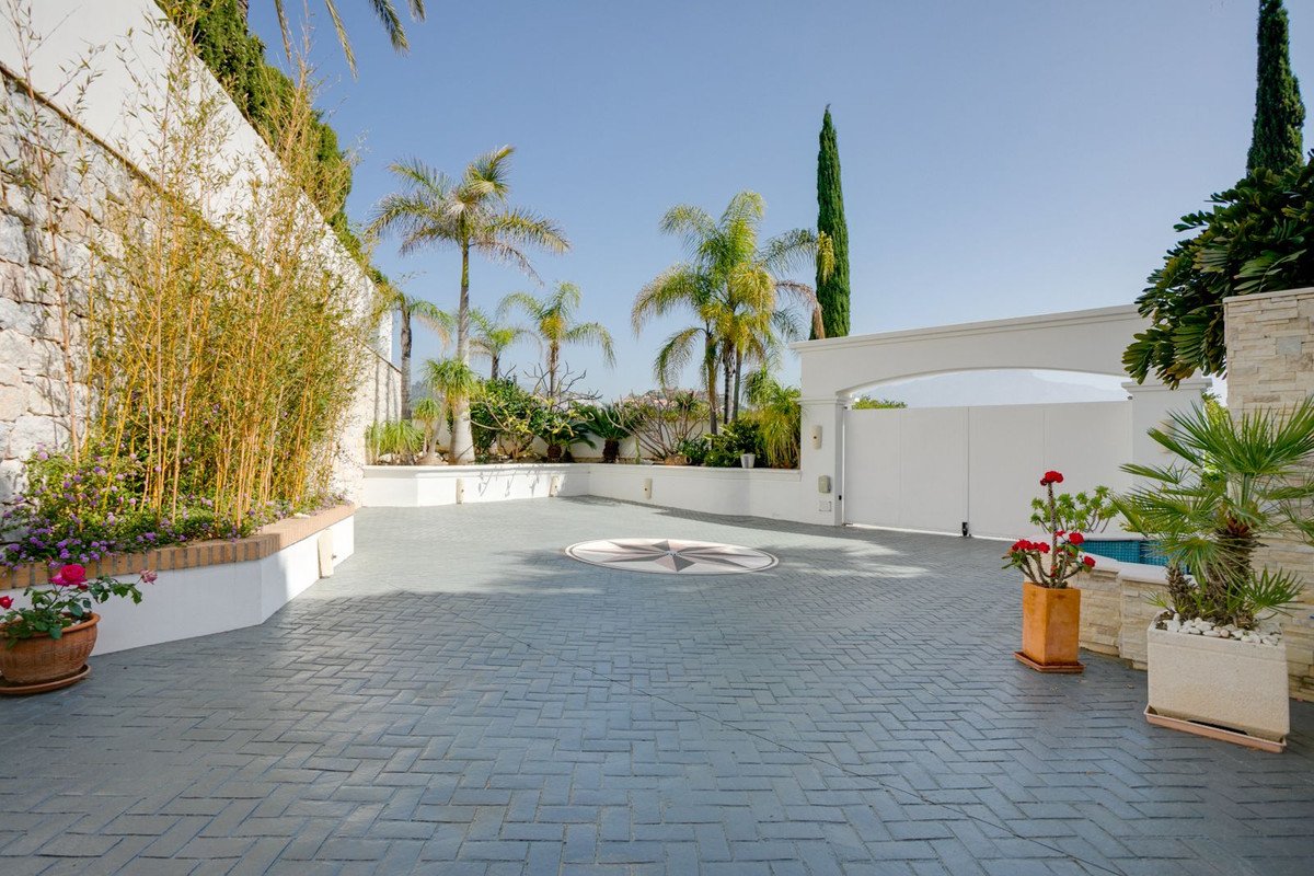 5 Bed Detached Villa in Benahavís