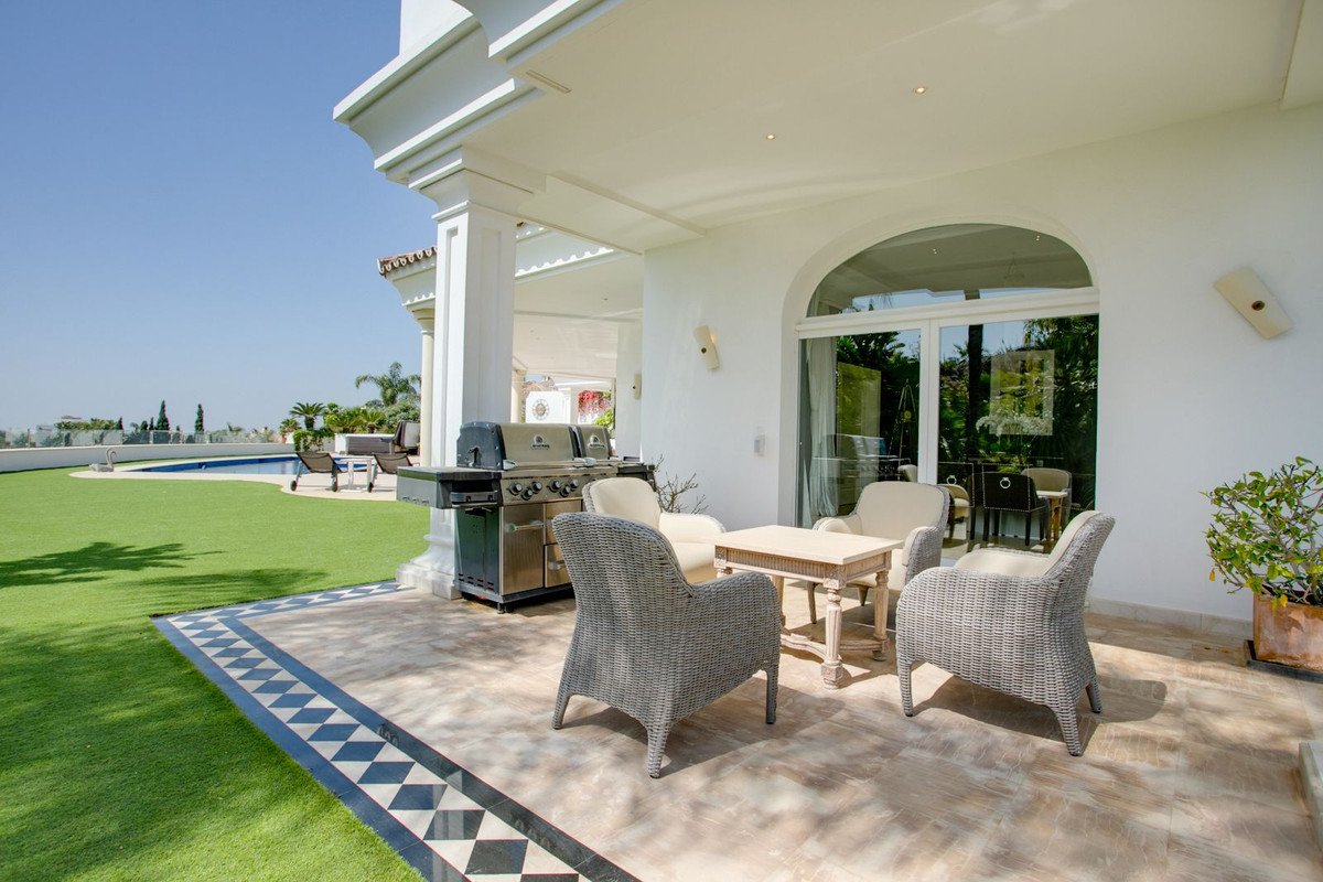 5 Bed Detached Villa in Benahavís