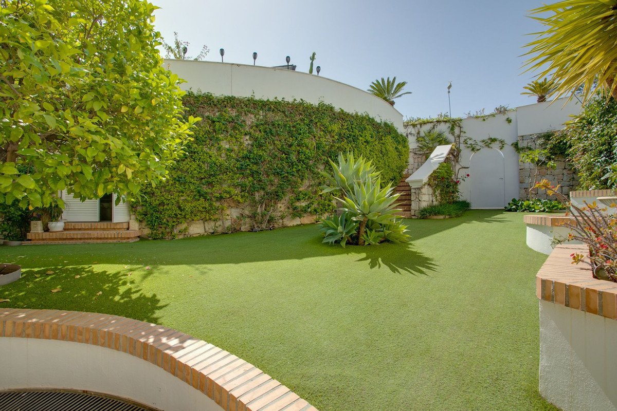 5 Bed Detached Villa in Benahavís