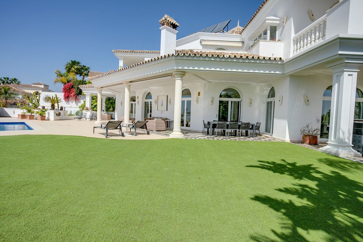 5 Bed Detached Villa in Benahavís