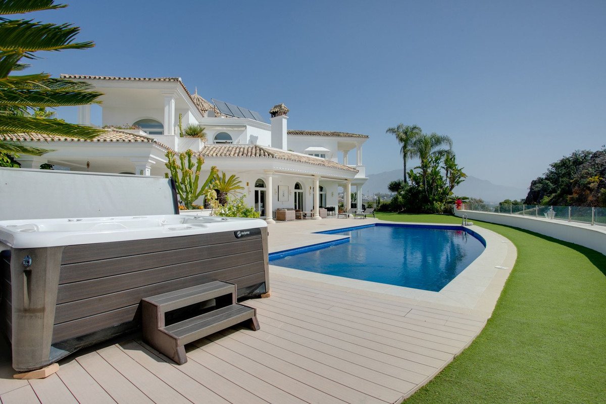 5 Bed Detached Villa in Benahavís