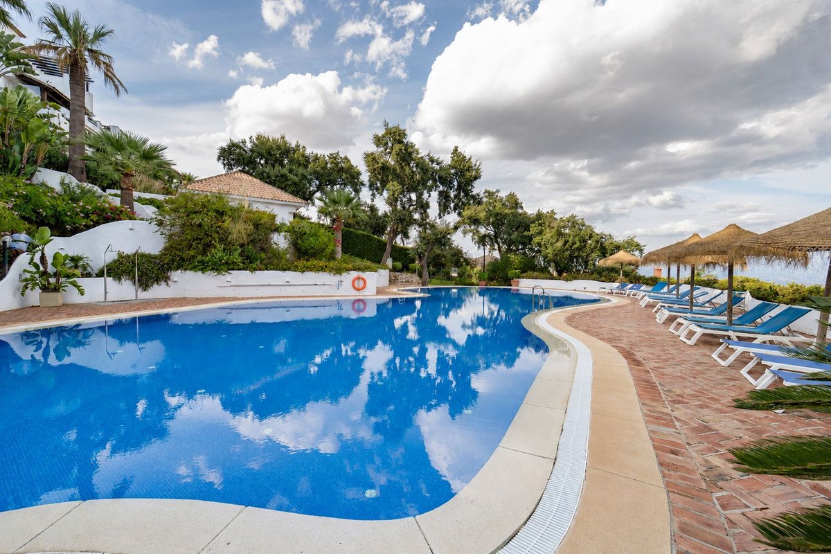 2 Bed Penthouse in La Mairena