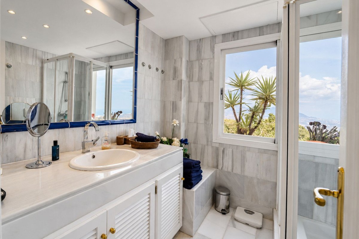 2 Bed Penthouse in La Mairena