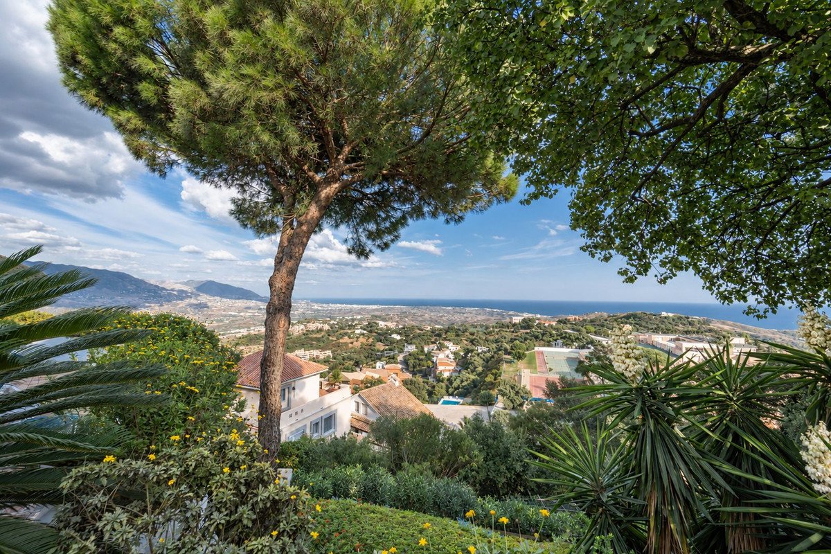 2 Bed Penthouse in La Mairena