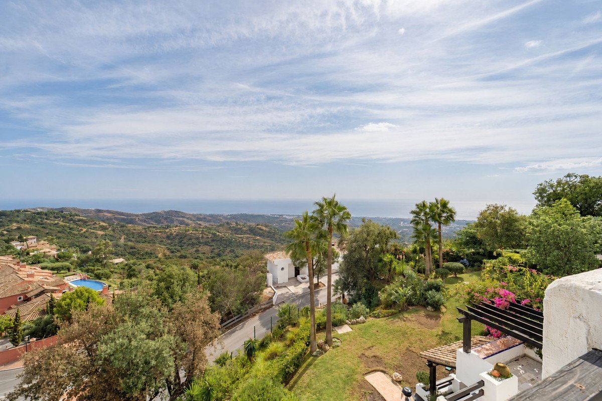 2 Bed Penthouse in La Mairena