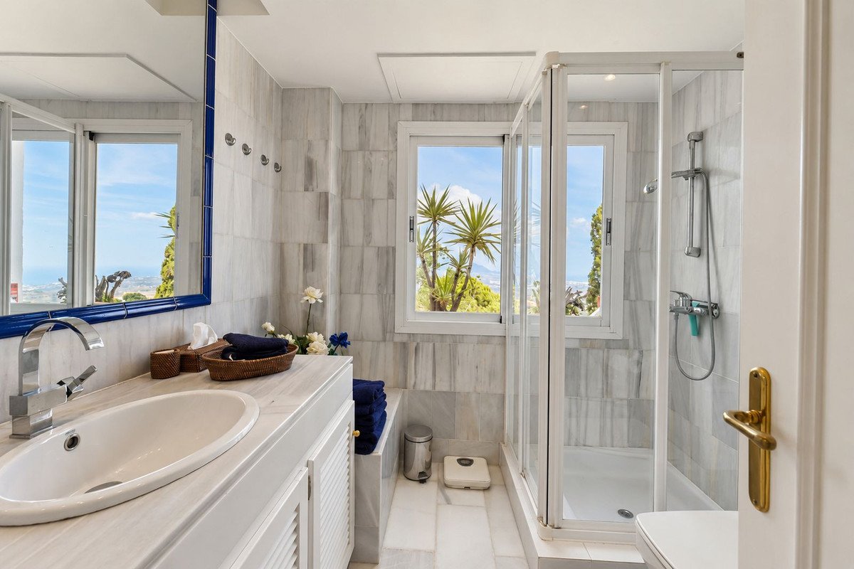 2 Bed Penthouse in La Mairena