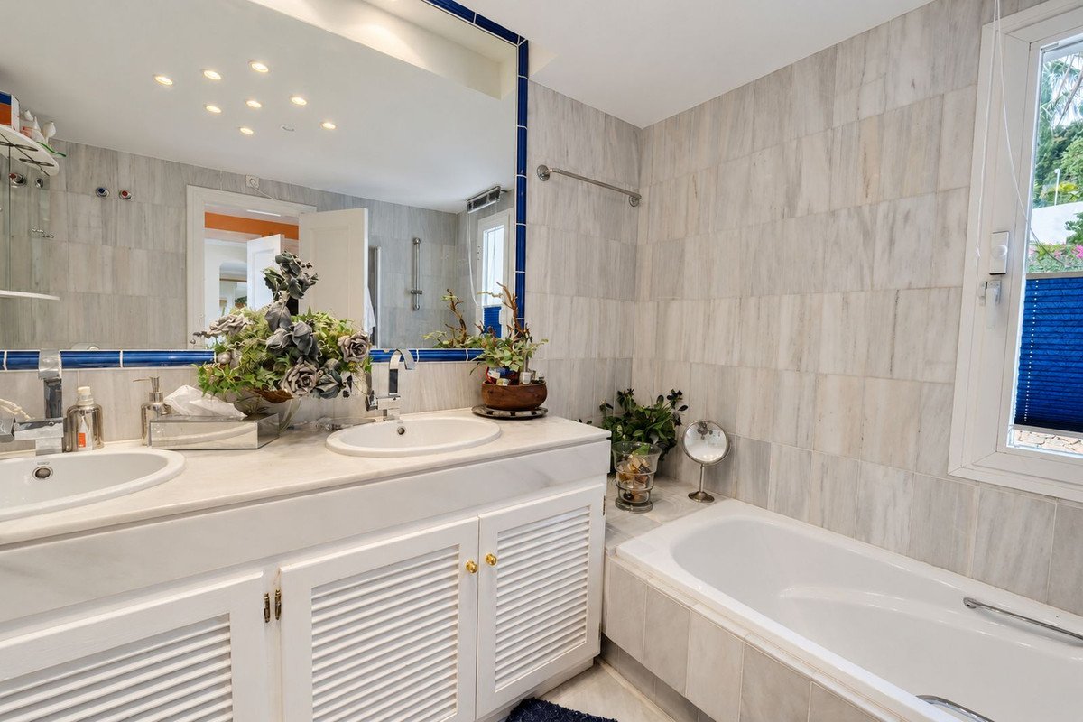 2 Bed Penthouse in La Mairena