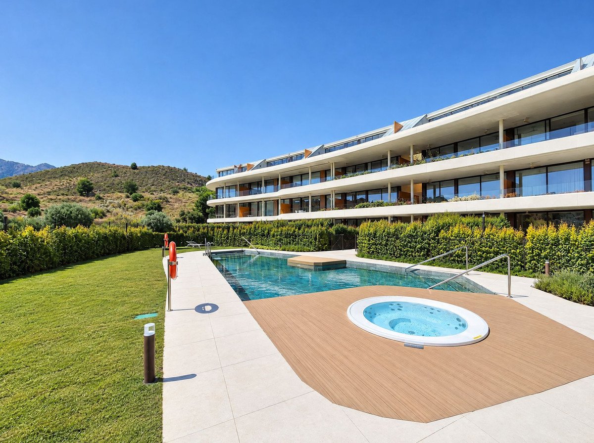 2 Bed Middle Floor Apartment in Fuengirola