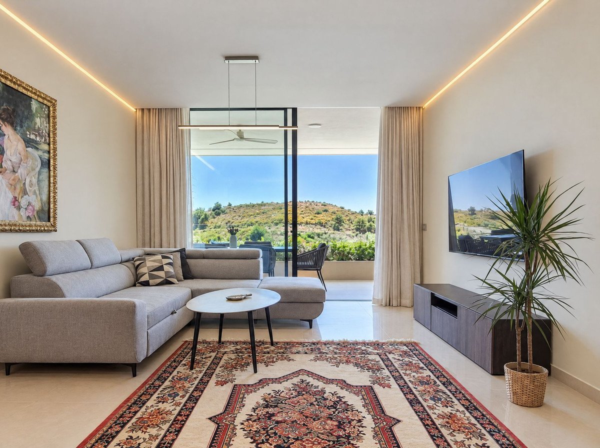2 Bed Middle Floor Apartment in Fuengirola