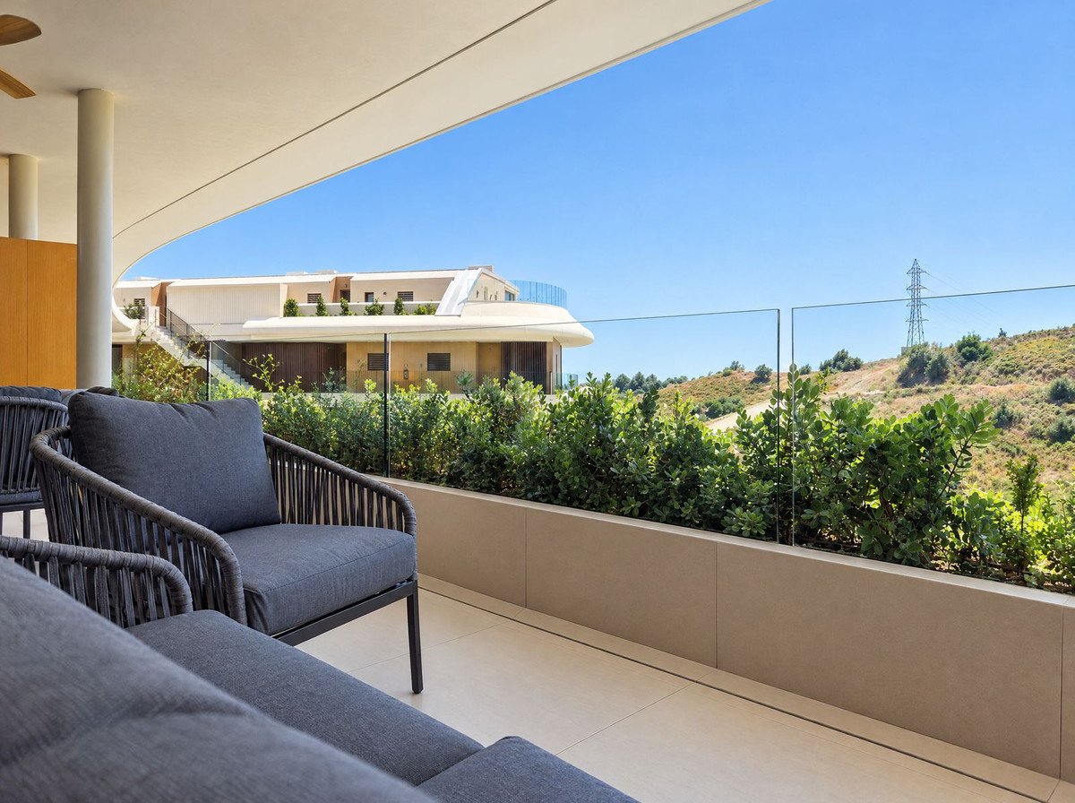2 Bed Middle Floor Apartment in Fuengirola