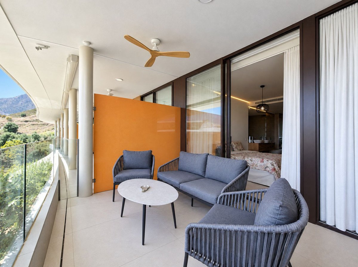 2 Bed Middle Floor Apartment in Fuengirola
