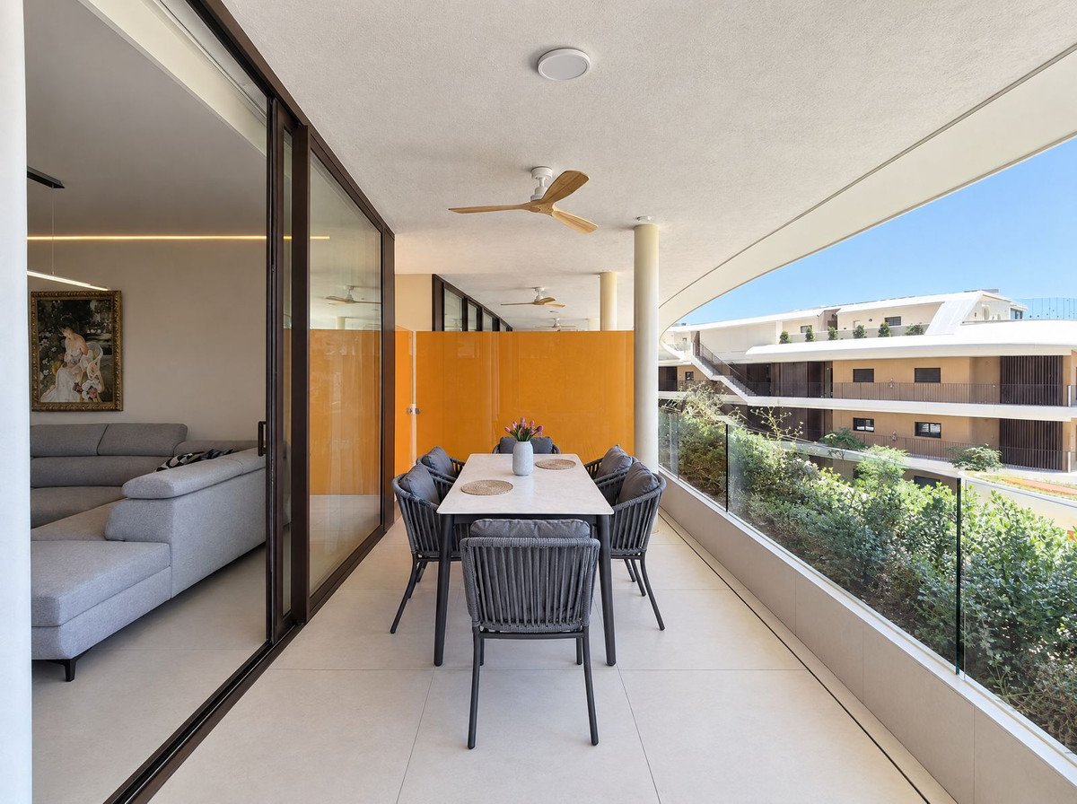 2 Bed Middle Floor Apartment in Fuengirola
