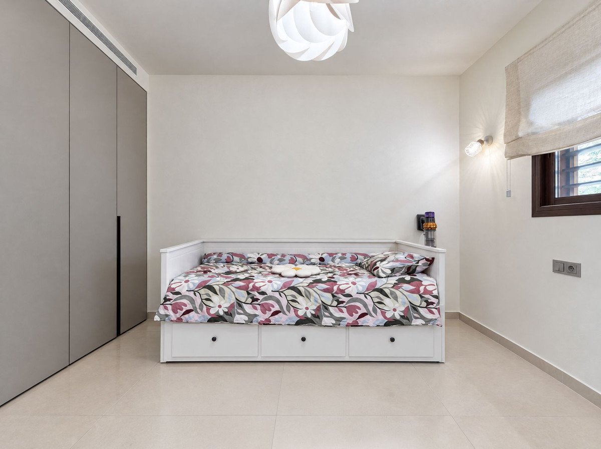 2 Bed Middle Floor Apartment in Fuengirola