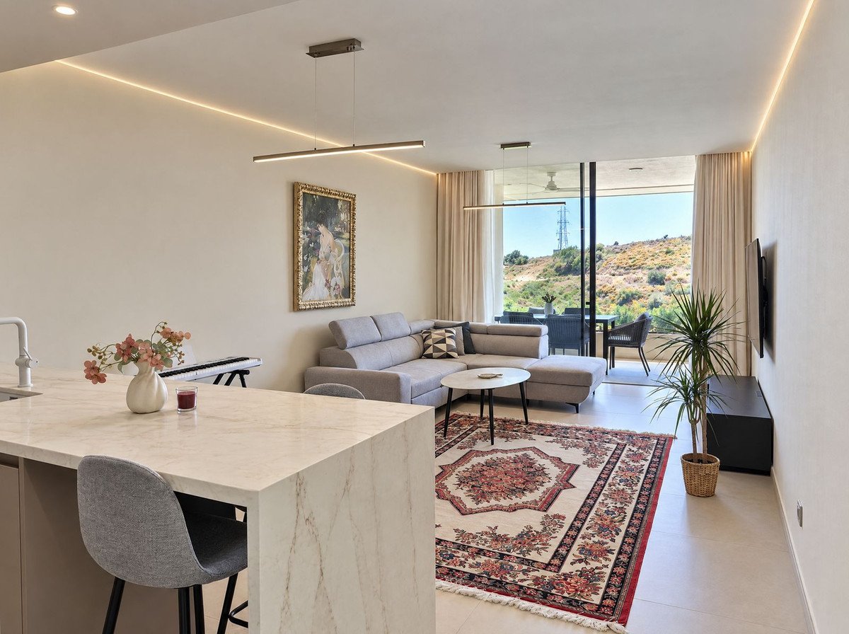 2 Bed Middle Floor Apartment in Fuengirola
