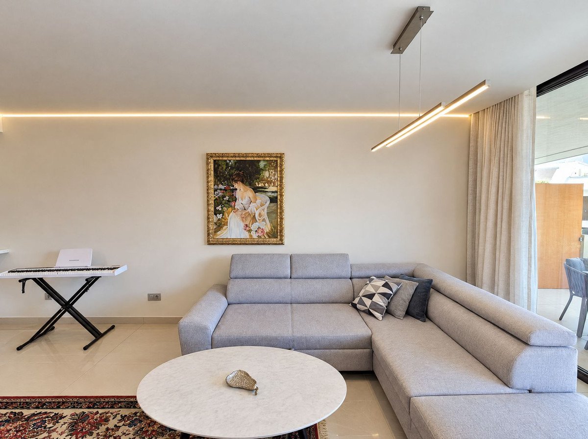 2 Bed Middle Floor Apartment in Fuengirola
