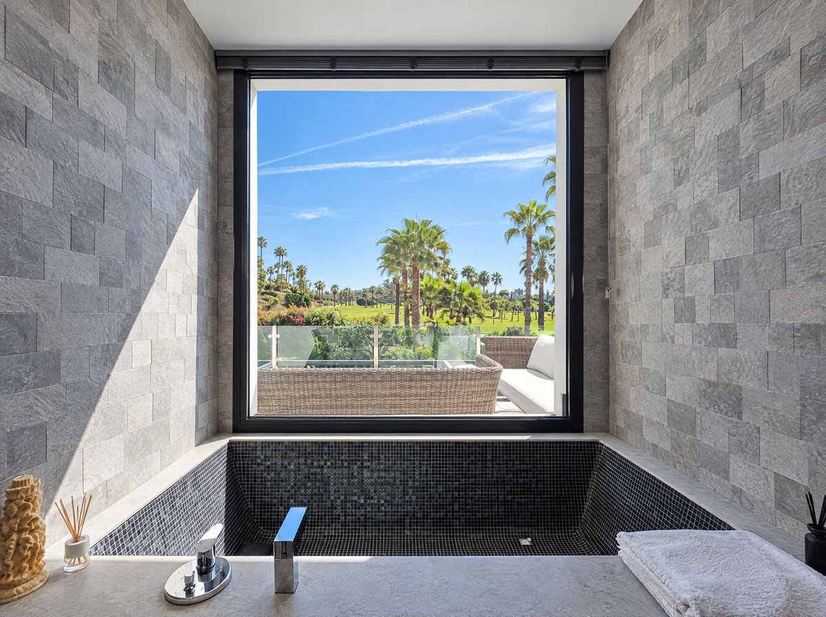 4 Bed Detached Villa in Nueva Andalucía