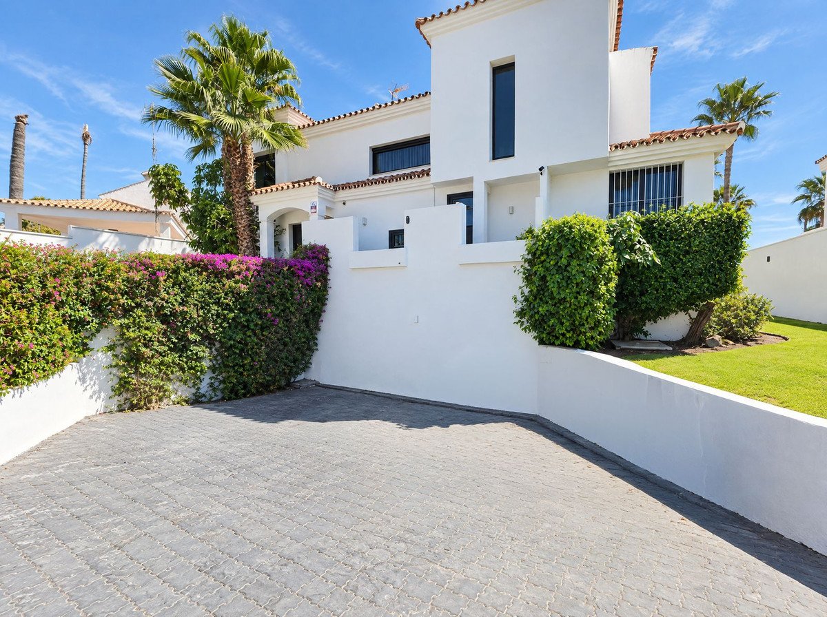 4 Bed Detached Villa in Nueva Andalucía