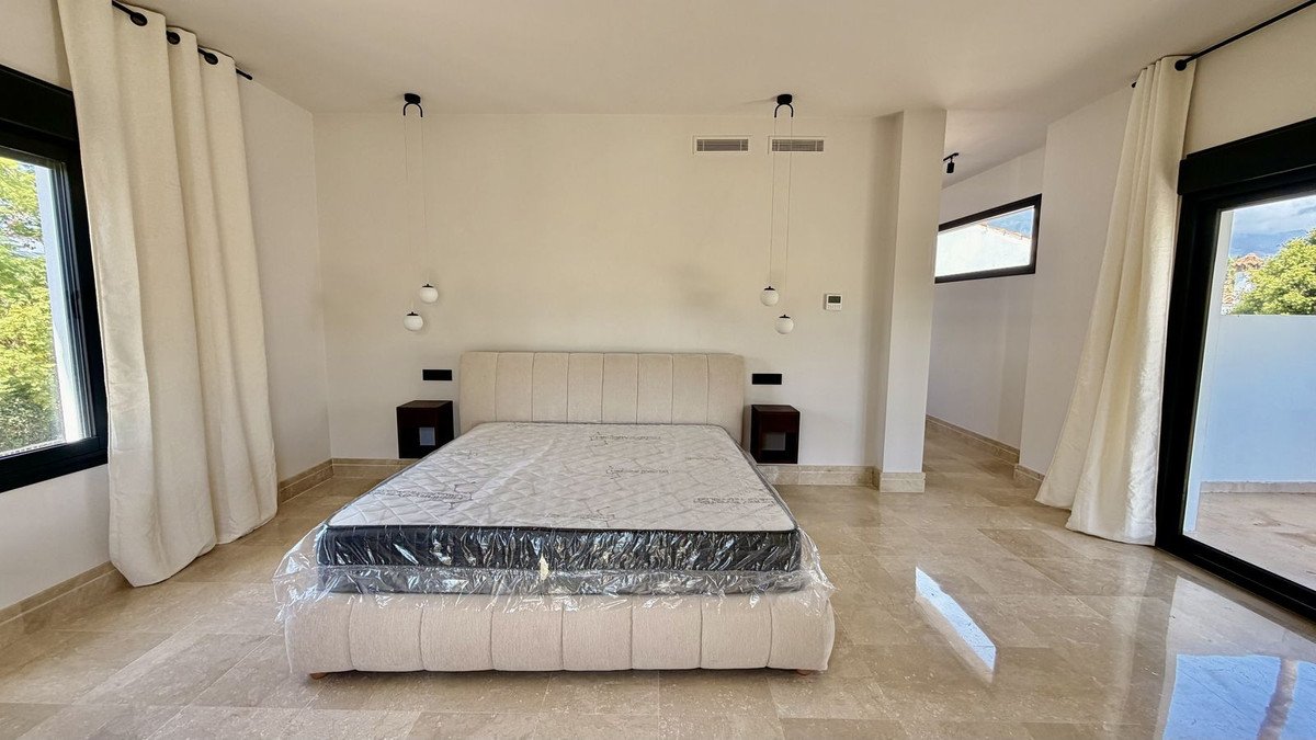 5 Bed Detached Villa in Nueva Andalucía