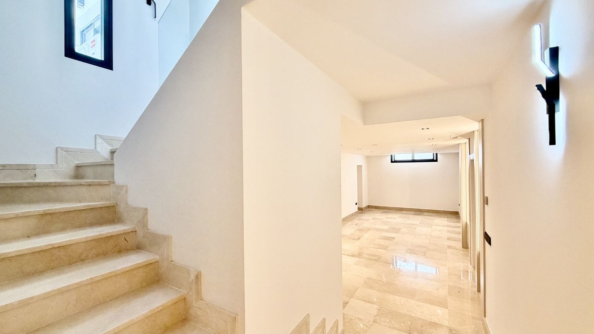 5 Bed Detached Villa in Nueva Andalucía