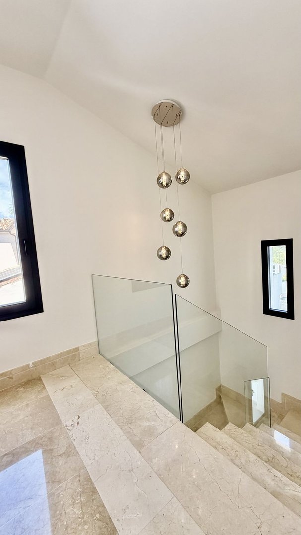 5 Bed Detached Villa in Nueva Andalucía