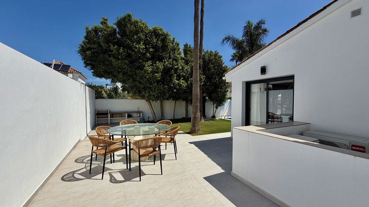 5 Bed Detached Villa in Nueva Andalucía