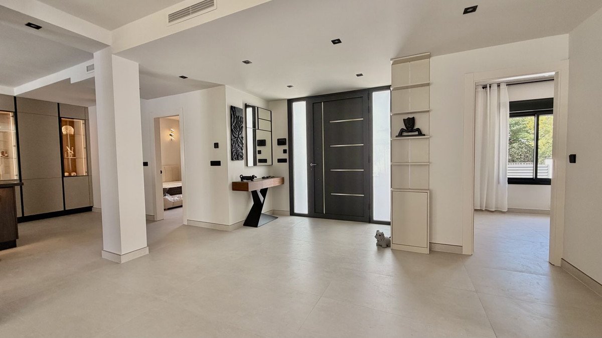 5 Bed Detached Villa in Nueva Andalucía