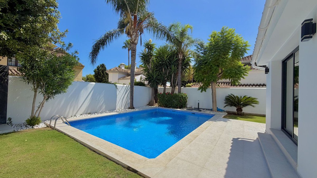 5 Bed Detached Villa in Nueva Andalucía