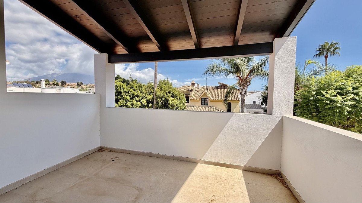 5 Bed Detached Villa in Nueva Andalucía
