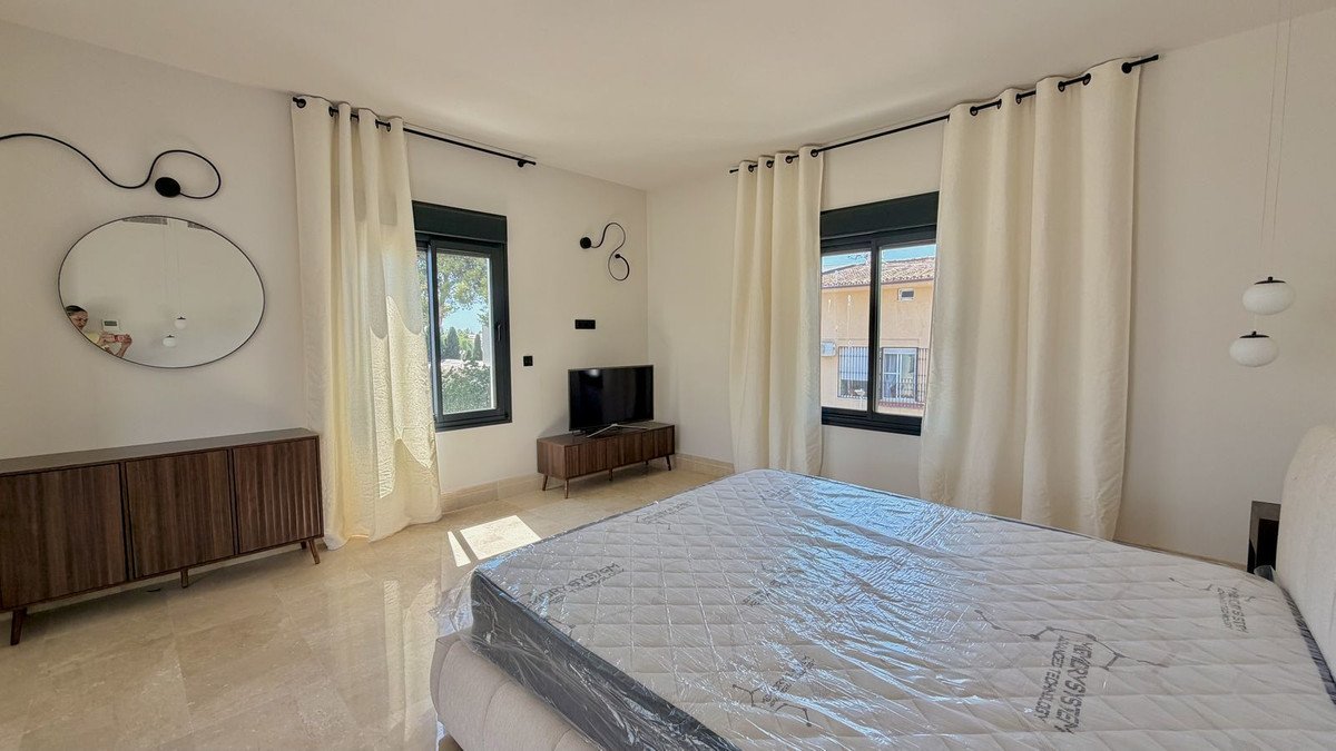 5 Bed Detached Villa in Nueva Andalucía