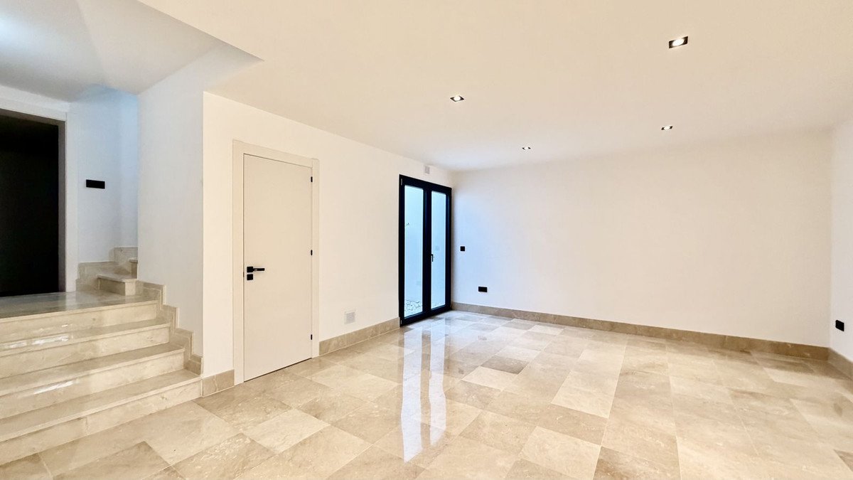 5 Bed Detached Villa in Nueva Andalucía