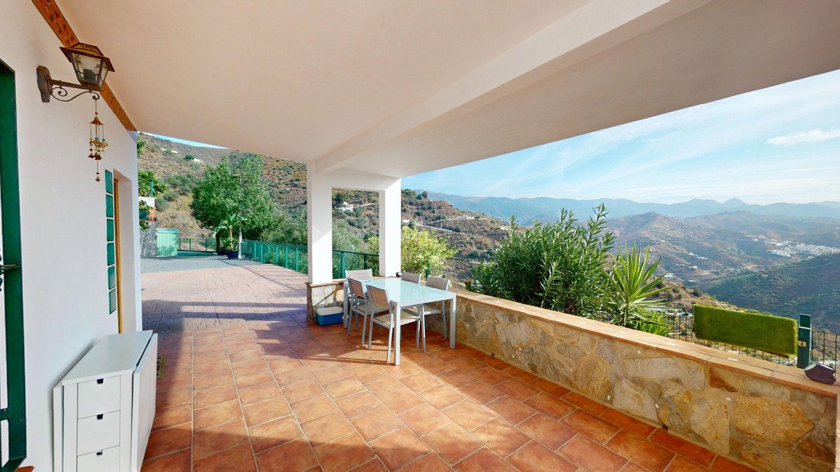 3 Bed Detached Villa in Arenas