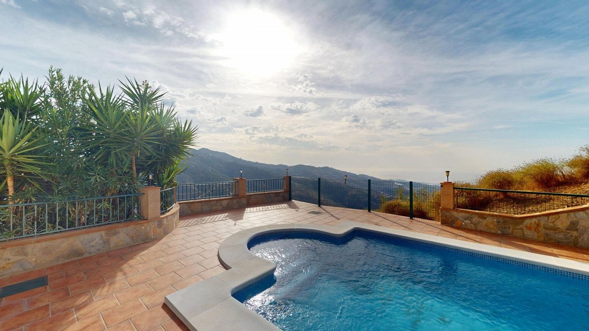 3 Bed Detached Villa in Arenas