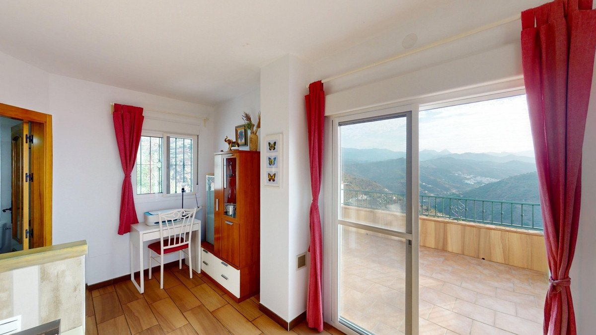 3 Bed Detached Villa in Arenas